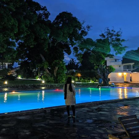 Amaan Ocean Hotel Kihinani Bububu Exteriör bild
