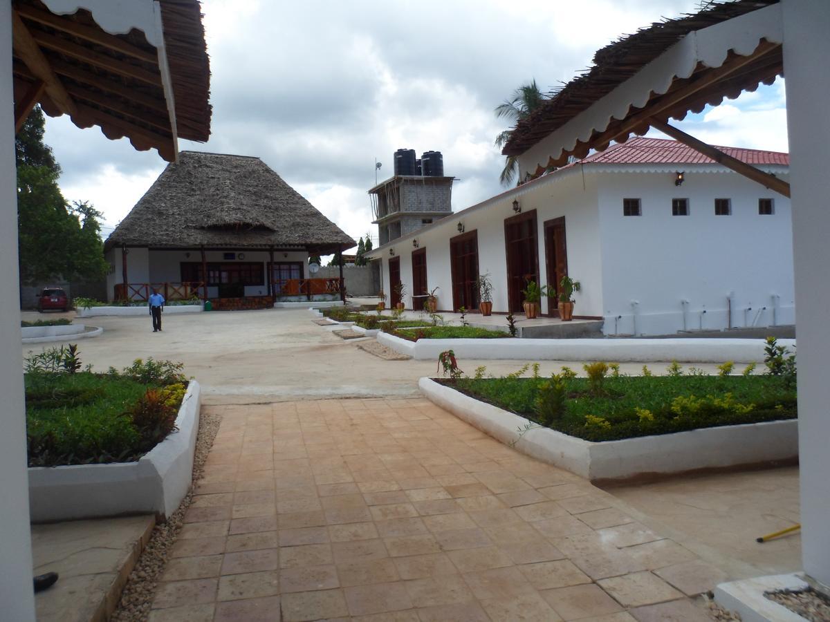 Amaan Ocean Hotel Kihinani Bububu Exteriör bild