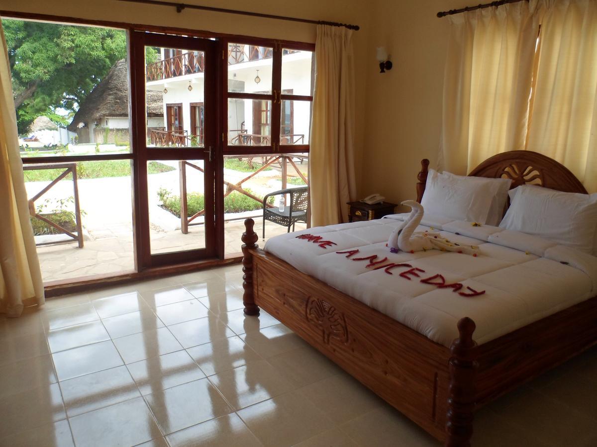 Amaan Ocean Hotel Kihinani Bububu Exteriör bild