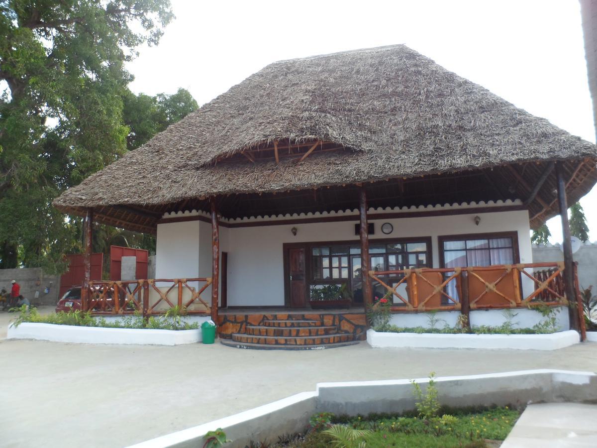 Amaan Ocean Hotel Kihinani Bububu Exteriör bild