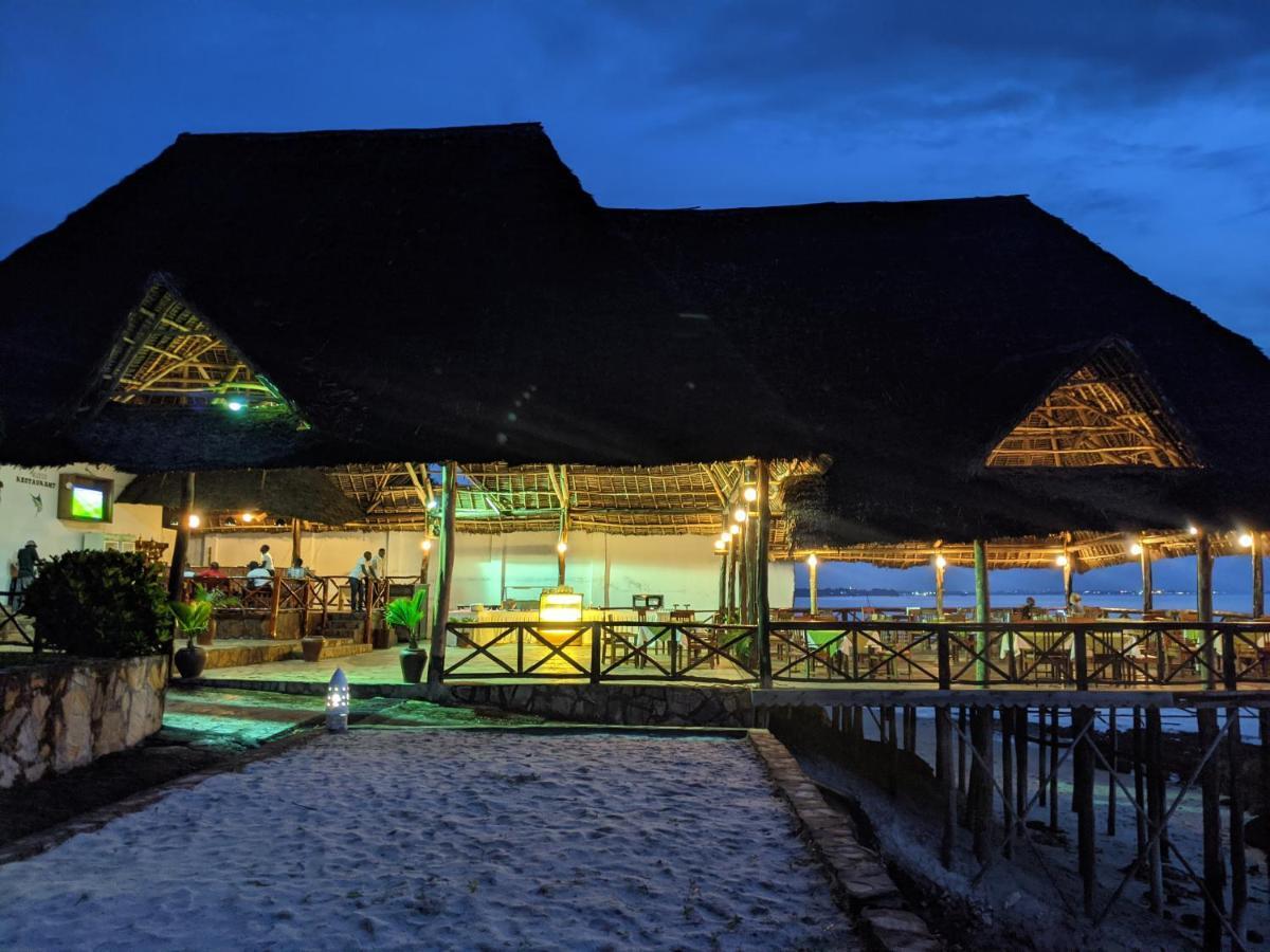 Amaan Ocean Hotel Kihinani Bububu Exteriör bild
