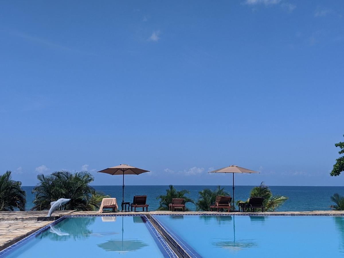Amaan Ocean Hotel Kihinani Bububu Exteriör bild