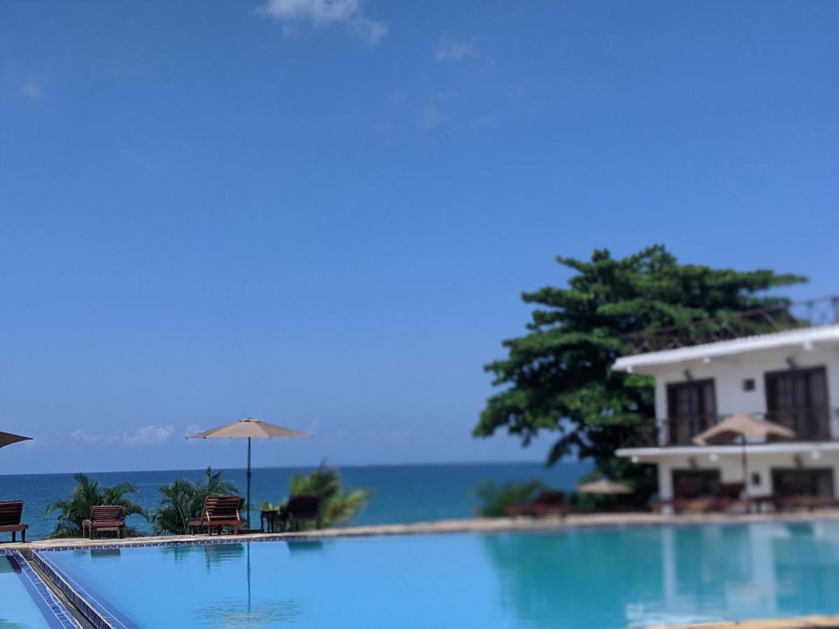 Amaan Ocean Hotel Kihinani Bububu Exteriör bild