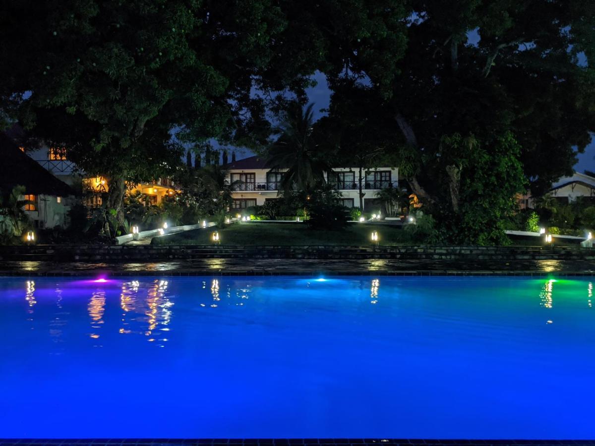 Amaan Ocean Hotel Kihinani Bububu Exteriör bild