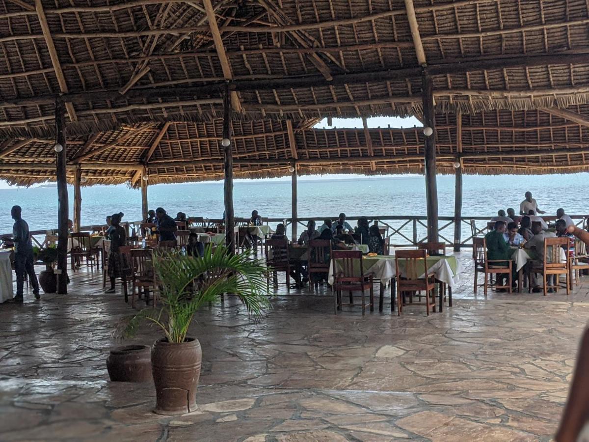 Amaan Ocean Hotel Kihinani Bububu Exteriör bild