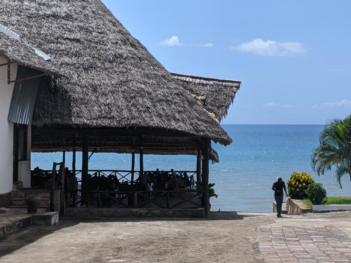 Amaan Ocean Hotel Kihinani Bububu Exteriör bild