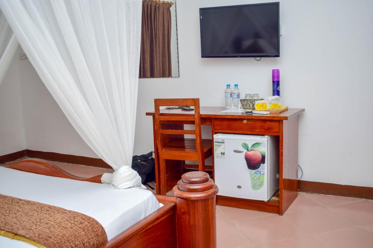 Amaan Ocean Hotel Kihinani Bububu Exteriör bild