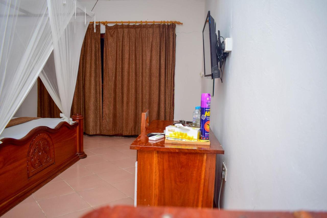 Amaan Ocean Hotel Kihinani Bububu Exteriör bild