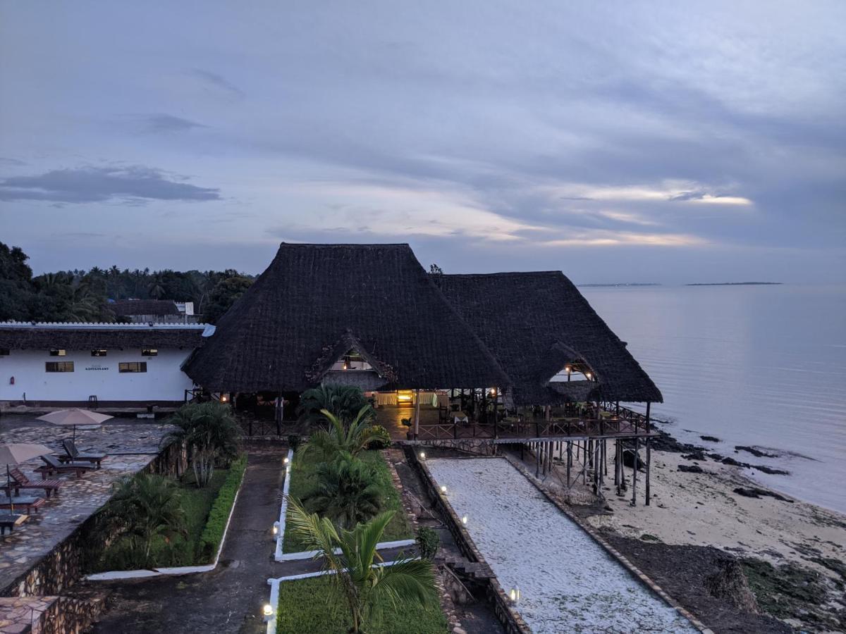 Amaan Ocean Hotel Kihinani Bububu Exteriör bild
