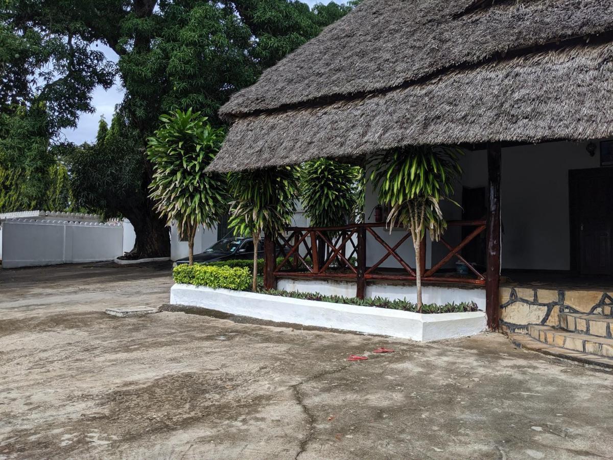 Amaan Ocean Hotel Kihinani Bububu Exteriör bild