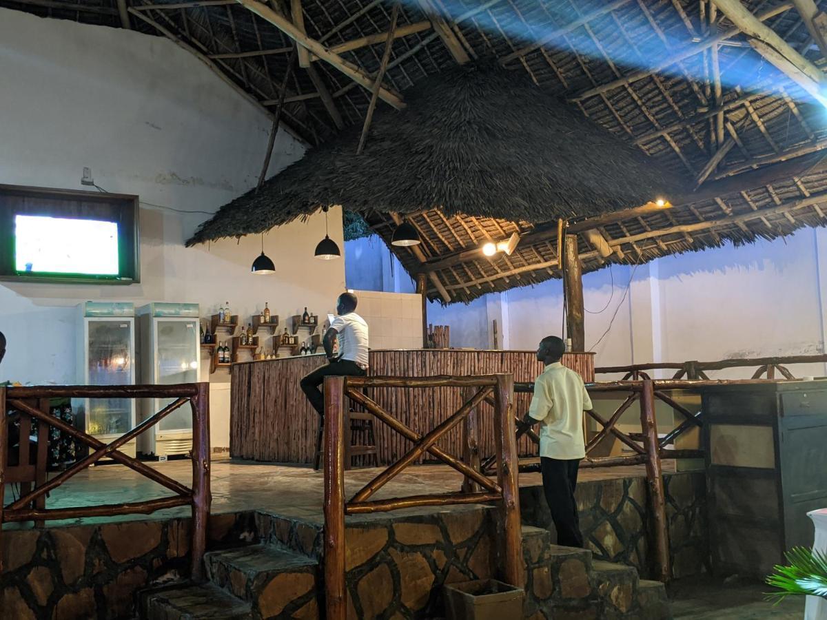 Amaan Ocean Hotel Kihinani Bububu Exteriör bild