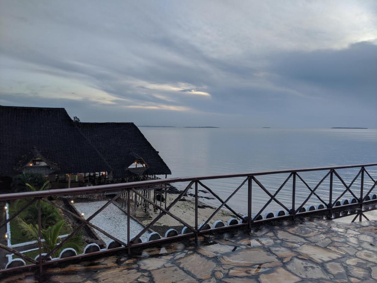 Amaan Ocean Hotel Kihinani Bububu Exteriör bild